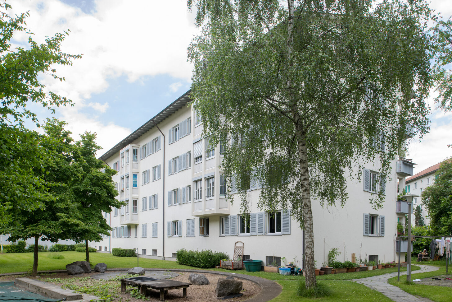 Bestand Westansicht mit Sitzplatz